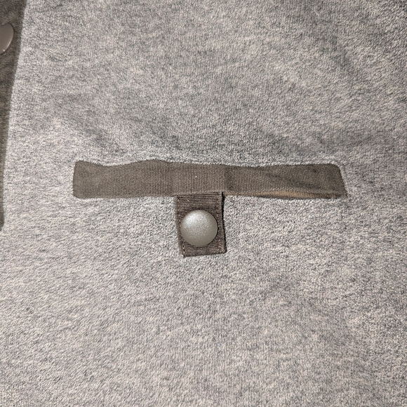 Untuckit Men's Medium Gray And Olive Sweatshirt With Bitton Neck And Pocket - Picture 3 of 7